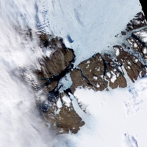 Ice Island calves off Petermann Glacier, 5 авгу...