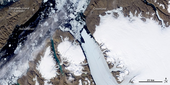 Ice Island calves off Petermann Glacier, 28 июля 2010