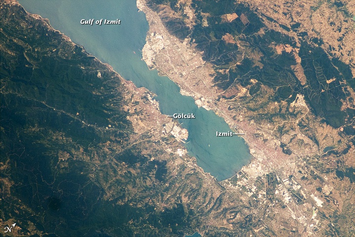 Заливе Izmit, Турция, 23 августа 2010
